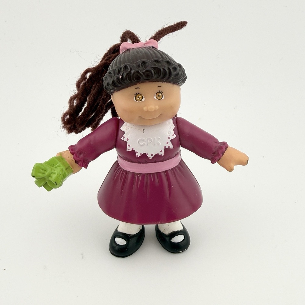 Vintage Cabbage Patch Kids CPK Girl Holding Present 1992‎ 3" Figure Yarn Hair N